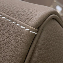 将图像加载到图库查看器中，HERMES Kelly Messenger Etoupe Evercolor Size PM
