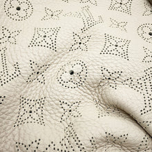 Load image into Gallery viewer, LOUIS VUITTON Serene claimM94275 Monogram Mahina Size PM
