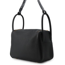 将图像加载到图库查看器中，HERMES Lindy Black Taurillon Clemence Size 26
