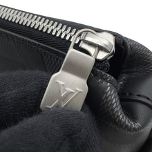 Load image into Gallery viewer, LOUIS VUITTON Discovery Messenger OnyxN40122 Damier Infini Leather Size PPM
