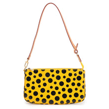 将图像加载到图库查看器中，LOUIS VUITTON Pochette Accessoires JauneM91426 Monogram Vernis Leather Dot Infinity Yayoi Kusama
