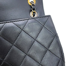 将图像加载到图库查看器中，CHANEL Matelasse Bag Charm Single Flap Chain Shoulder BlackAS2978-B07261-94305 Lambskin Rhinestone Faux Pearl
