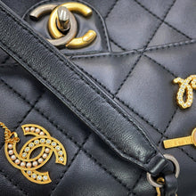 将图像加载到图库查看器中，CHANEL Matelasse Bag Charm Single Flap Chain Shoulder BlackAS2978-B07261-94305 Lambskin Rhinestone Faux Pearl
