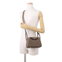 将图像加载到图库查看器中，HERMES Lindy Etoupe Taurillon Clemence Size Mini
