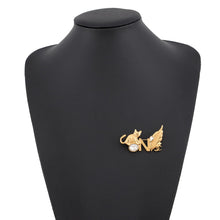 Load image into Gallery viewer, CHANEL Cat motif broochABH061 Gold Plated Crystal
