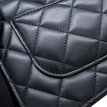 将图像加载到图库查看器中，CHANEL Chain wallet BlackAP0250 Lambskin
