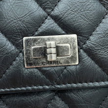 将图像加载到图库查看器中，CHANEL 2.55 Icon Chain Wallet BlackA80442 Leather
