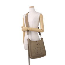 将图像加载到图库查看器中，HERMES Evelyne 3 Etoupe Taurillon Clemence Size PM
