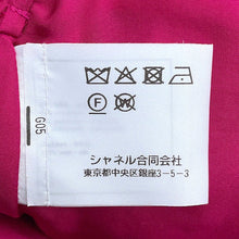 Load image into Gallery viewer, CHANEL CC Logo Tweed Skirt Size 38 Pink/WhiteP73302 V64898 Wool40% Acryl40% Polyester17% Polyamide3%
