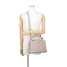 将图像加载到图库查看器中，LOUIS VUITTON Capucines BeigeM24736 Taurillon Leather Size BB
