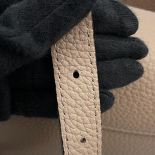 将图像加载到图库查看器中，LOUIS VUITTON Capucines BeigeM24736 Taurillon Leather Size BB
