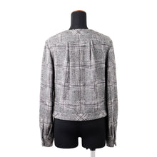 将图像加载到图库查看器中，CHANEL COCO Button Collarless Frill Jacket Size 34 Gray/White/BlackP60828-V46259-MF840 Wool43% Cotton32% Polyamide15% Silk10%
