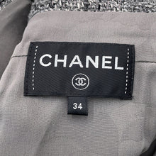 将图像加载到图库查看器中，CHANEL COCO Button Collarless Frill Jacket Size 34 Gray/White/BlackP60828-V46259-MF840 Wool43% Cotton32% Polyamide15% Silk10%
