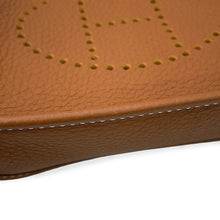 将图像加载到图库查看器中，HERMES Evelyne Amazon Long Gold Taurillon Clemence Size TPM
