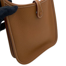 将图像加载到图库查看器中，HERMES Evelyne Amazon Long Gold Taurillon Clemence Size TPM

