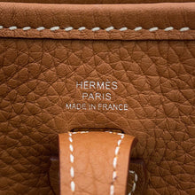 将图像加载到图库查看器中，HERMES Evelyne Amazon Long Gold Taurillon Clemence Size TPM
