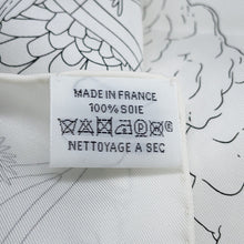 Load image into Gallery viewer, HERMES Carre HERMES Flagship HERMES FLAGSHIP Size 90 White Silk100%
