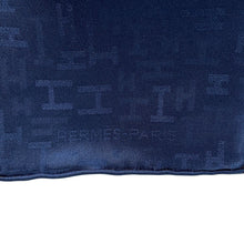 将图像加载到图库查看器中，HERMES Pocket square H Dedal Size 45 Marine Silk100%
