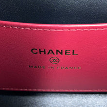 将图像加载到图库查看器中，CHANEL Strap Clutch Bag BlackAP5068 Caviar Leather
