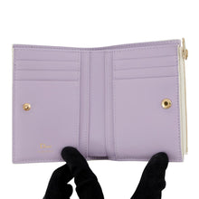 将图像加载到图库查看器中，Dior Lady Dior Dahlia Wallet Japan Limited Edition White/PurpleS2605OUQC_M38E Lambskin
