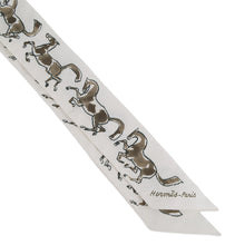 Load image into Gallery viewer, HERMES Twilly horse of freedom White/Vert Deugli/BronzeH063803S Silk100%
