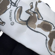 Load image into Gallery viewer, HERMES Twilly horse of freedom White/Vert Deugli/BronzeH063803S Silk100%
