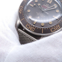 Load image into Gallery viewer, OMEGA Seamaster Diver300 Co-Axial Master Chronometer 007 W42mm TI Brown Dial210.90.42.20.01.001
