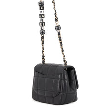 将图像加载到图库查看器中，CHANEL Chocolate Bar Mini Flap Chain Shoulder Bag BlackAS3744 Lambskin Size Mini
