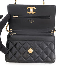 将图像加载到图库查看器中，CHANEL CC Logo Chain Wallet BlackAP3938 Shiny Lambskin/Enamel
