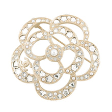 将图像加载到图库查看器中，CHANEL Camellia BroochABF233 Metal Rhinestone Faux Pearl
