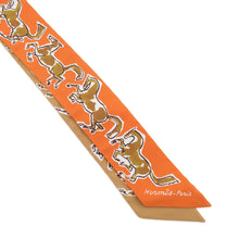将图像加载到图库查看器中，HERMES Twilly Horse of Liberty Chevaux en Liberte Orange・Cui / Beige・Dore / White Silk100%
