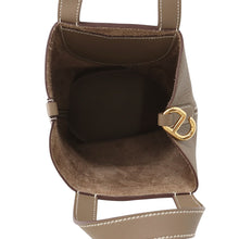 将图像加载到图库查看器中，HERMES In the loop Etoupe Taurillon Clemence Swift Leather Size 18
