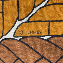 Load image into Gallery viewer, HERMES Carre Jean TRESSES H Size 140 Vert Emeraude/Caramel / Blanc Cashmere70% Silk30%
