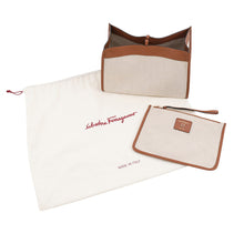 Load image into Gallery viewer, Ferragamo Gancini Studio Handbag Brown211101 Raffia
