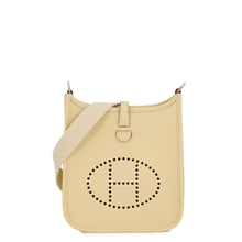 Load image into Gallery viewer, HERMES Evelyne Shorts Amazon Vanille Taurillon Clemence Size TPM
