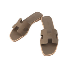 Load image into Gallery viewer, HERMES Oran Sandals Etoupe Epsom Size 35H
