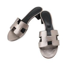 Load image into Gallery viewer, HERMES Oazis Sandals Champagne Chèvre Metallize Size 36
