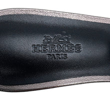 Load image into Gallery viewer, HERMES Oazis Sandals Champagne Chèvre Metallize Size 36
