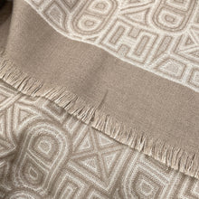 Load image into Gallery viewer, HERMES Stole Chaine d'Ancre Size 180x60 Beige Cashmere70% Silk30%
