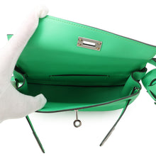 Load image into Gallery viewer, HERMES Kelly Move VertComic Evercalf Leather
