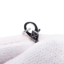 Load image into Gallery viewer, Van Cleef &amp; Arpels Vintage Alhambra 1PDNecklace Holiday 2022 CollectionVCARP9RU00 18K White Gold
