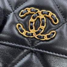 将图像加载到图库查看器中，CHANEL CHANEL 19 Small Flap Wallet BlackAP1064 Lambskin
