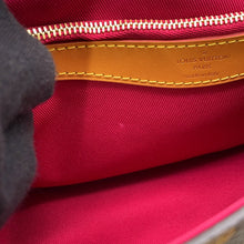 将图像加载到图库查看器中，LOUIS VUITTON Diane NM FuchsiaM46049 Monogram Size PM
