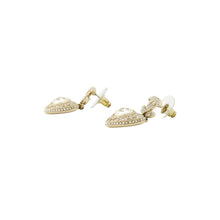 将图像加载到图库查看器中，CHANEL CC Logo Heart Motif EarringsAB9398 Metal Rhinestone Faux Pearl
