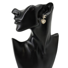 将图像加载到图库查看器中，CHANEL CC Logo Heart Motif EarringsAB9398 Metal Rhinestone Faux Pearl
