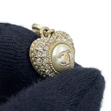 将图像加载到图库查看器中，CHANEL CC Logo Heart Motif EarringsAB9398 Metal Rhinestone Faux Pearl
