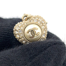 将图像加载到图库查看器中，CHANEL CC Logo Heart Motif EarringsAB9398 Metal Rhinestone Faux Pearl
