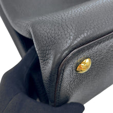 Load image into Gallery viewer, LOUIS VUITTON Capucines NoirM48864 Taurillon Leather Size MM
