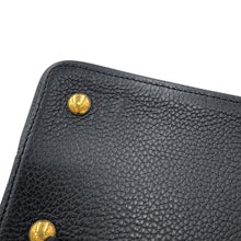Load image into Gallery viewer, LOUIS VUITTON Capucines NoirM48864 Taurillon Leather Size MM

