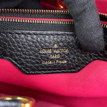 Load image into Gallery viewer, LOUIS VUITTON Capucines NoirM48864 Taurillon Leather Size MM
